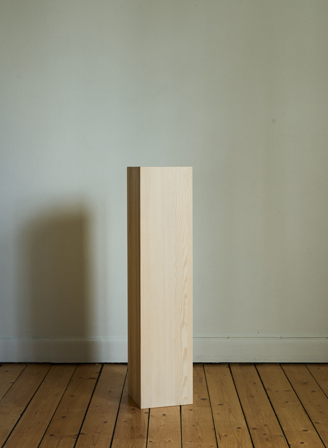 Piedestal Vitoljad Furu