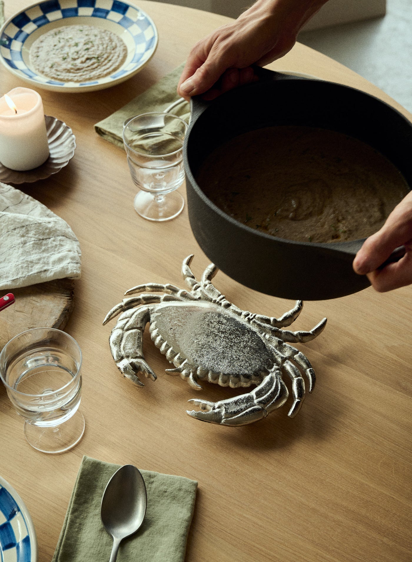 Grytunderlägg Krabba