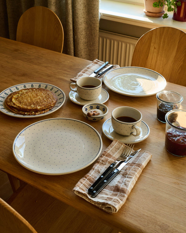 Middagstallrik Prickar – inspiration – Pannkakor0176_Tambur_20261012_104932 kopiera