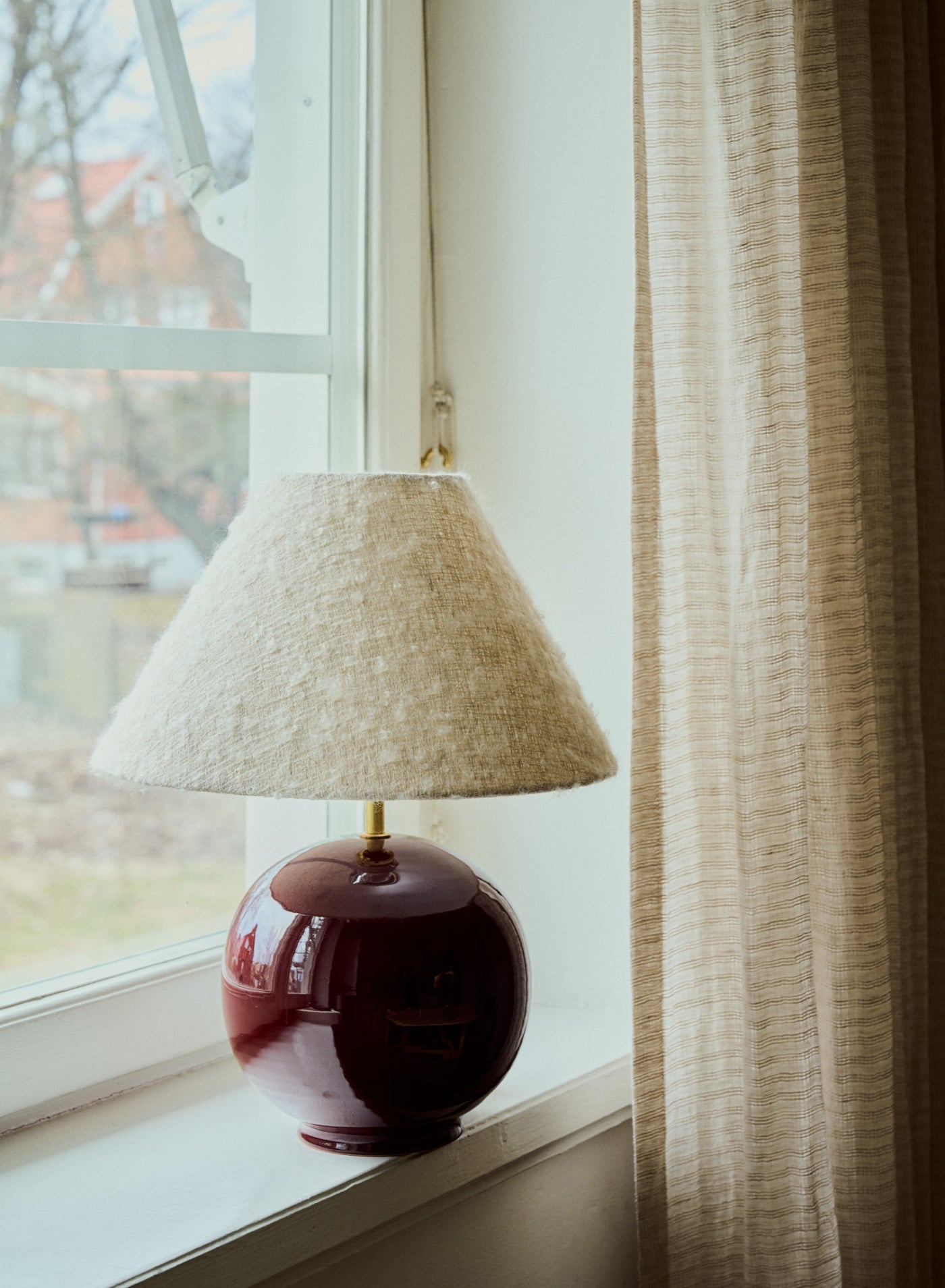 Bordslampa Tondo Burgundy | Cono Ivory
