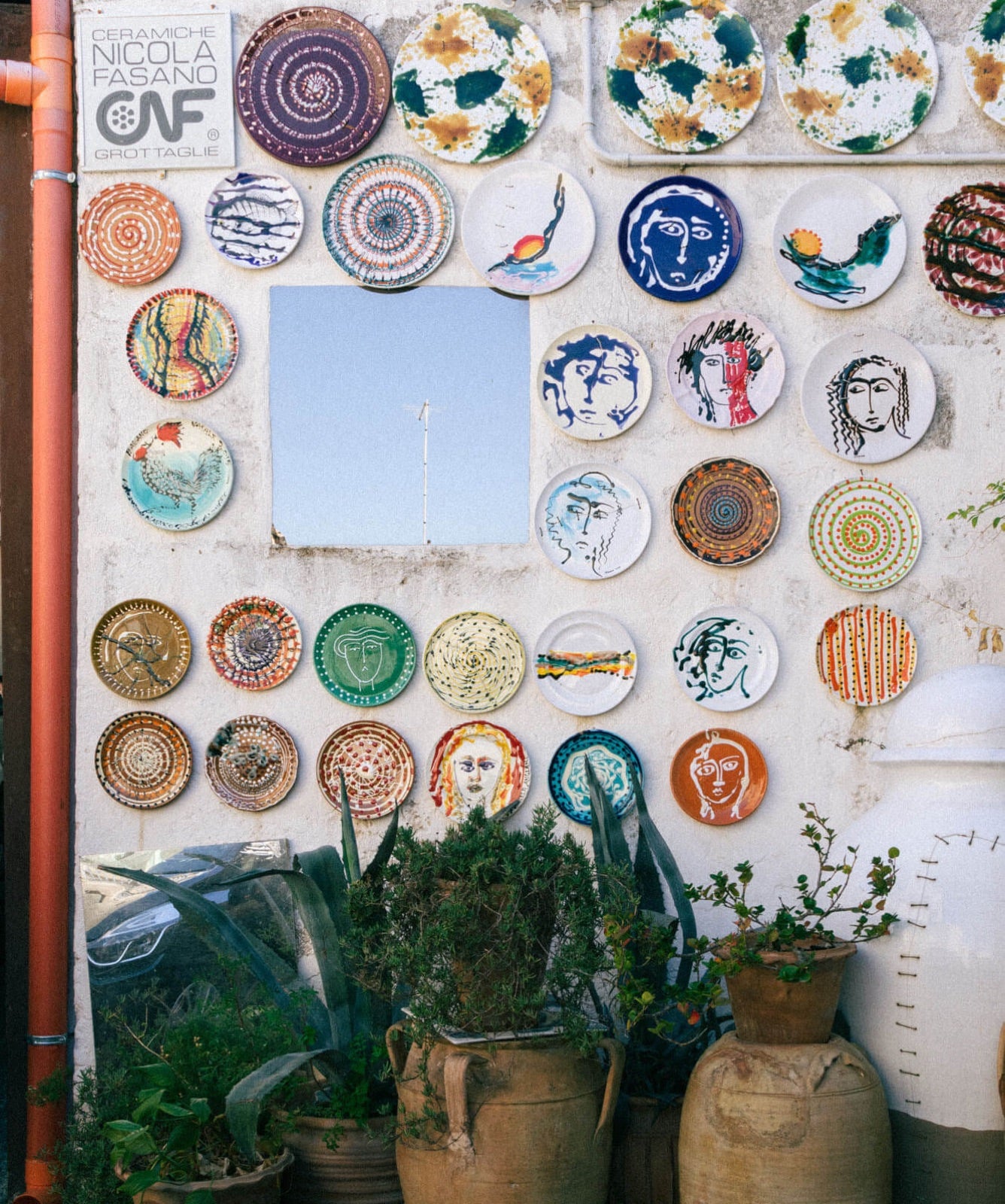 The wall of hand-painted plates outside Nicola Fasano's workshop in Grottaglie