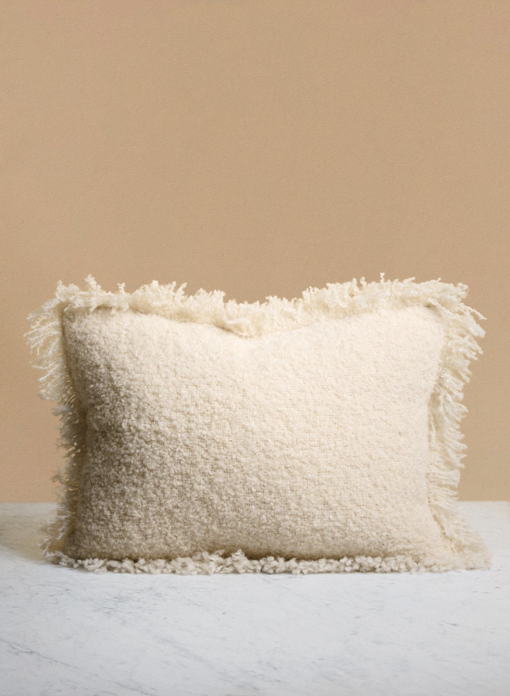 Ivory cushion 65 x 45 cm Ivory cushion 65 x 45 cm