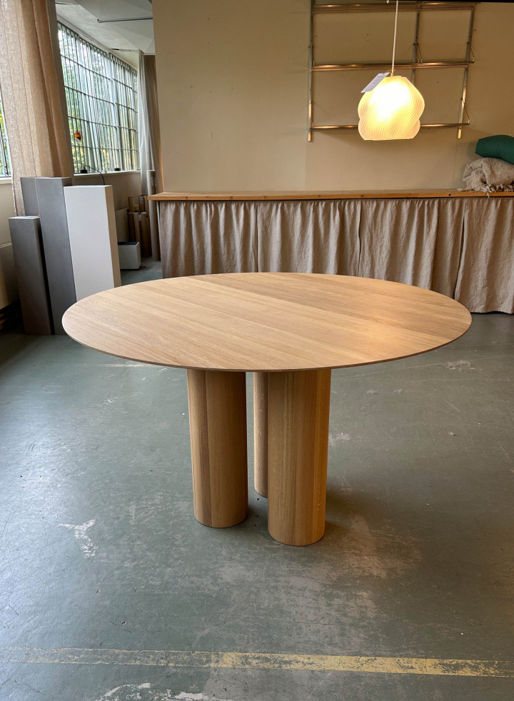 Hommage Dining Table Vitoljad Ek Ø120 cm