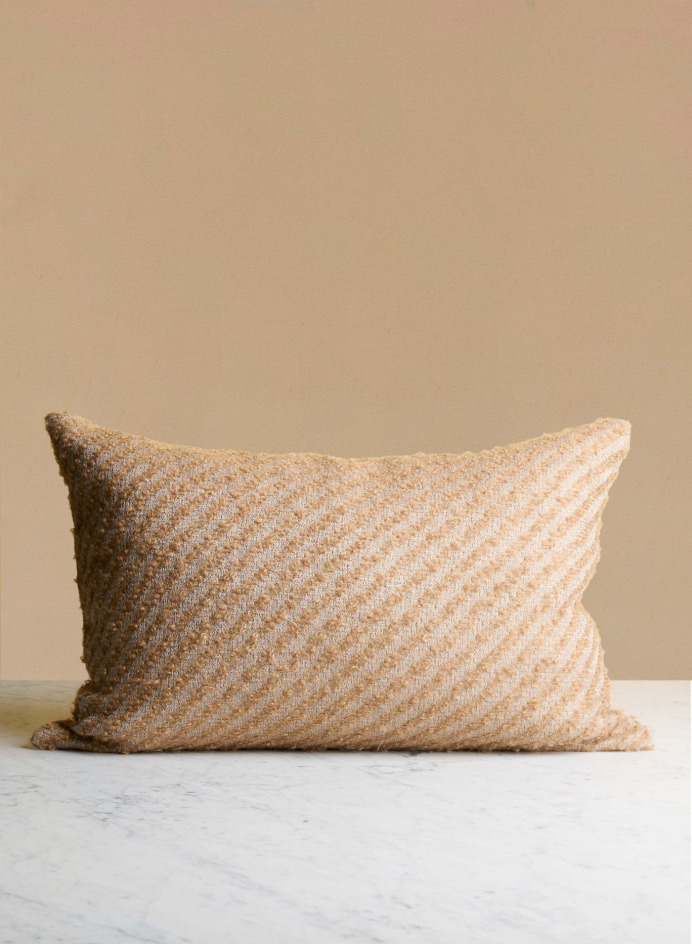 Prydnadskudde 40X60 Brera Brown i gruppen DETALJER / TEXTIL / PRYDNADSKUDDAR hos Tambur Store AB (ASTBR813640X60)