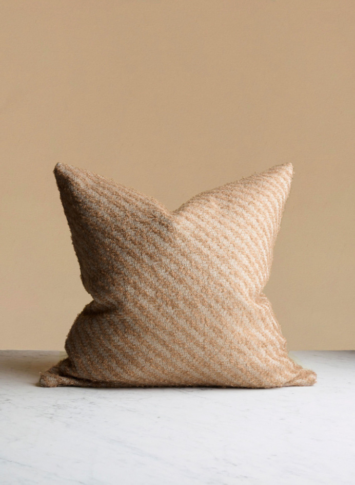 Prydnadskudde 50x50 Brera Brown i gruppen Detaljer / Textil / Prydnadskuddar hos Tambur Store AB (ASTBR813650X50)