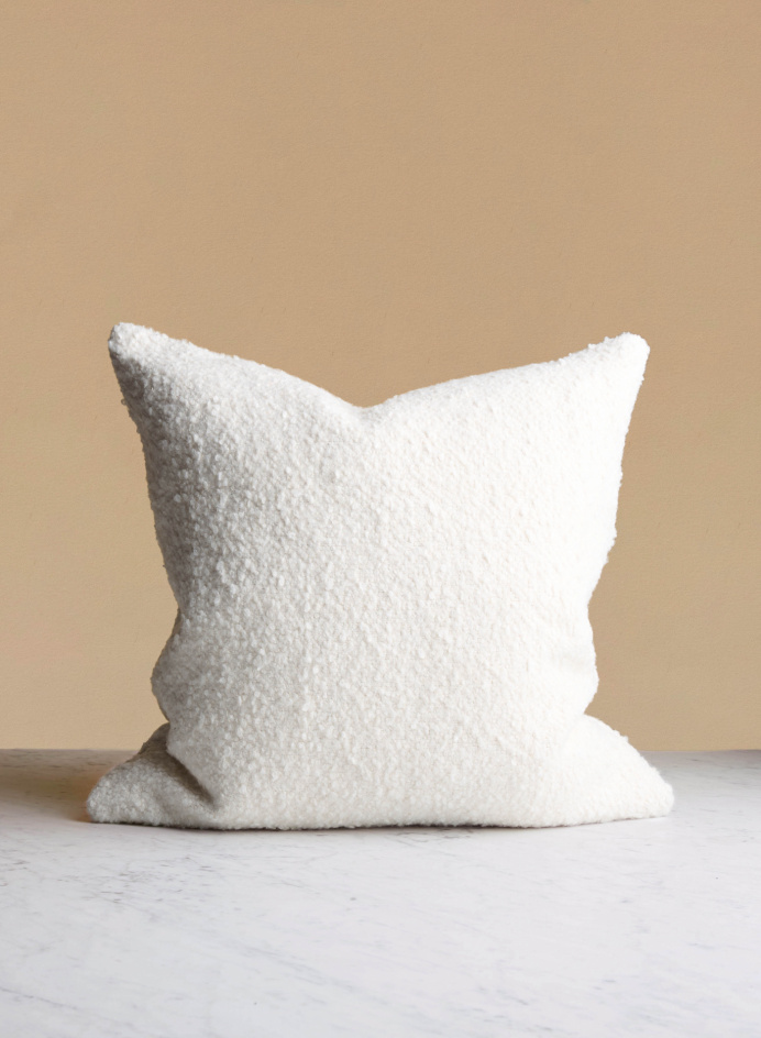 Prydnadskudde 50x50 Mons White i gruppen Detaljer / Textil / Prydnadskuddar hos Tambur Store AB (ASTMO155550X50)