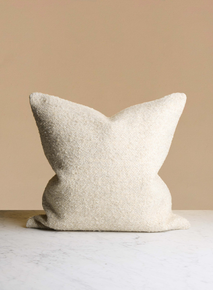 Prydnadskudde 50x50 Mons Eggshell i gruppen Detaljer / Textil / Prydnadskuddar hos Tambur Store AB (ASTMO313250X50)
