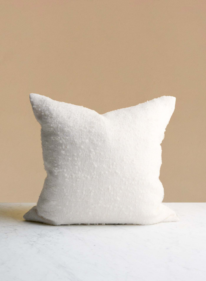 Prydnadskudde 50x50 Torno White i gruppen DETALJER / TEXTIL / PRYDNADSKUDDAR hos Tambur Store AB (ASTTO151050X50)