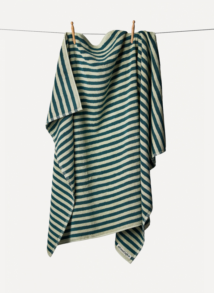 Bath Towel Foam & Teal Stripe i gruppen Detaljer / Textil / Badrumstextilier hos Tambur Store AB (BONBON12004)