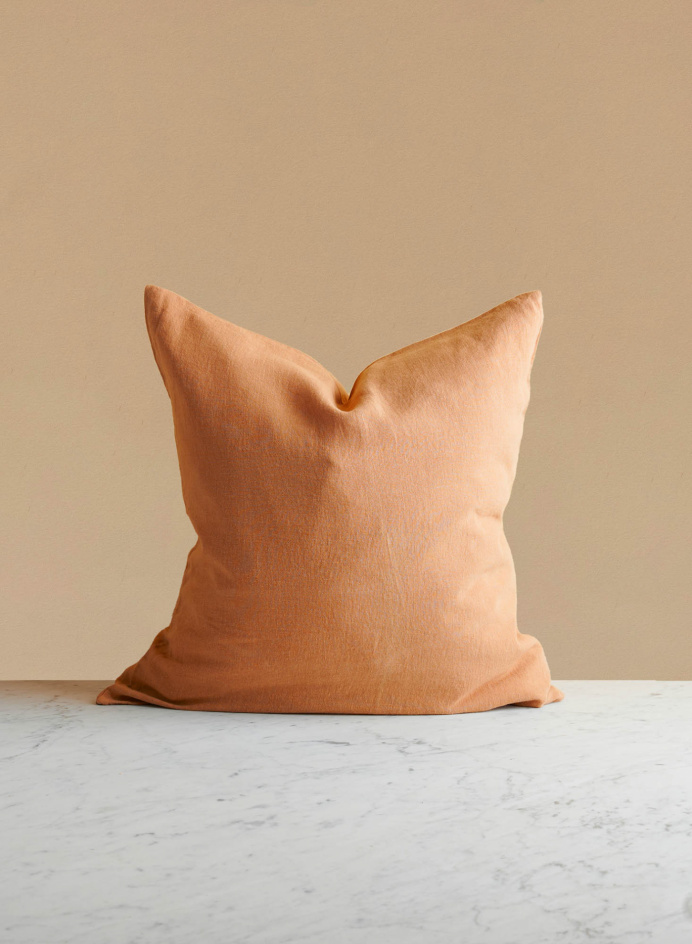 Linnekudde Hazelnut i gruppen Detaljer / Textil / Prydnadskuddar hos Tambur Store AB (LNGBACC03159)