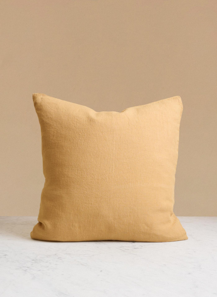 Linnekudde Light Caramel i gruppen Detaljer / Textil / Prydnadskuddar hos Tambur Store AB (LNGBACC03272)