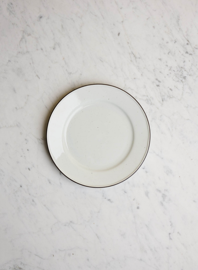 Assiett Ovanåker Brun i gruppen Kök / Porslin / Assietter hos Tambur Store AB (MAN705aV)