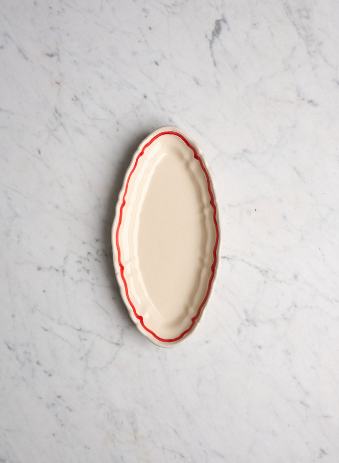 Serveringsfat Piccolo Baccellato Rigio Rosso i gruppen Kök / Porslin / Serveringsfat hos Tambur Store AB (NFS18B25FILR5)