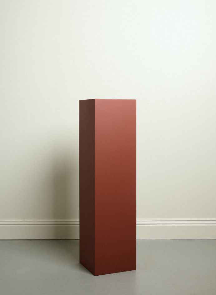 Piedestal Röd Large i gruppen Mattor & Möbler / Möbler / Piedestaler hos Tambur Store AB (TAM1453V)